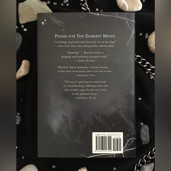 Never Fade - By Alexandra Bracken - Hardcover - Picture 4 of 8